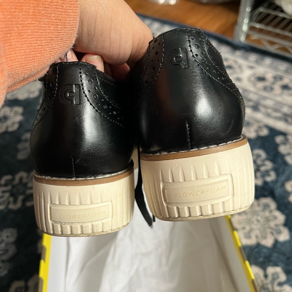 Cole Haan Black Oxfords Classic Brogue Design - Picture 4 of 5